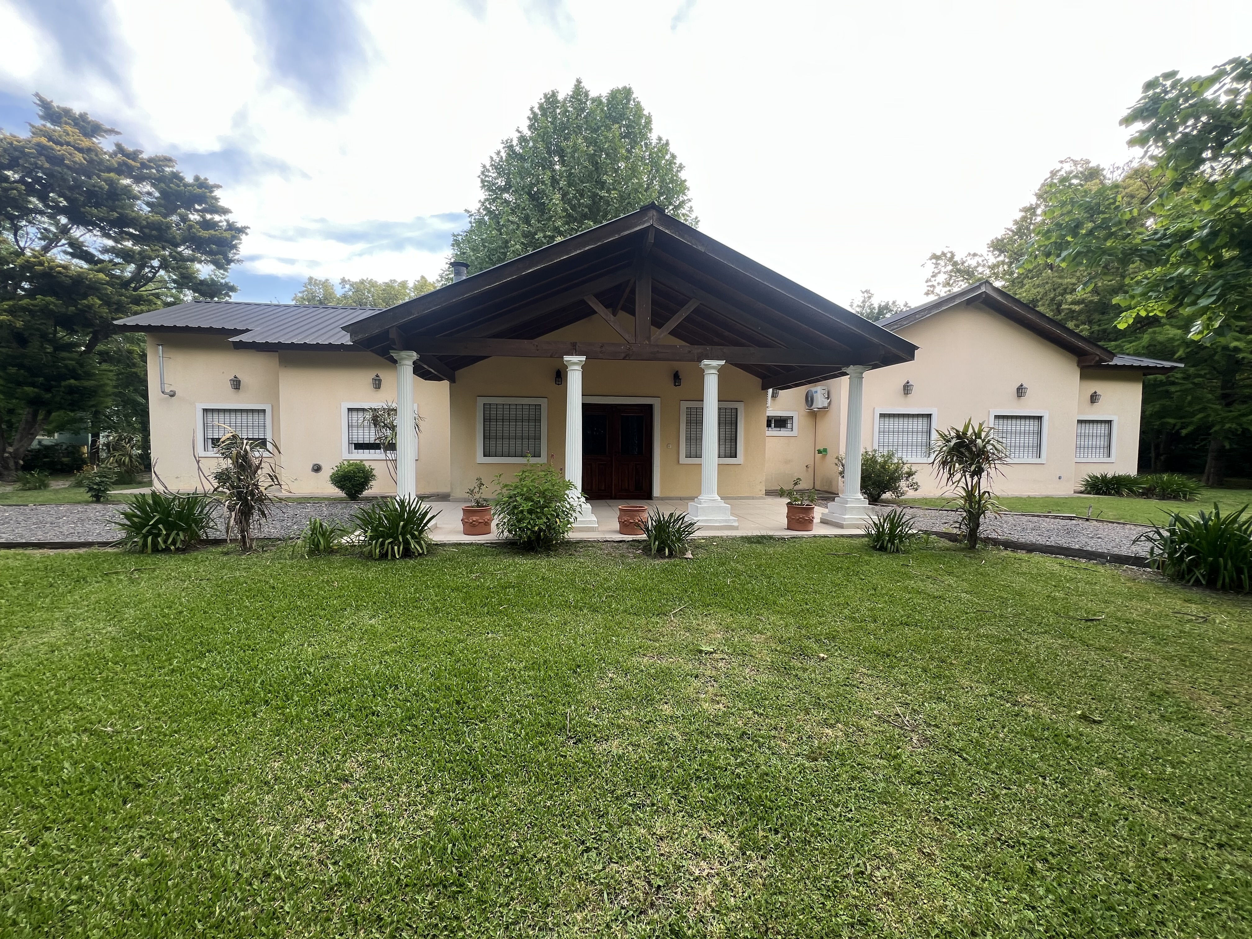 3532FP- 3532FP- CASA EN VENTA CHACRAS DE OPEN DOOR